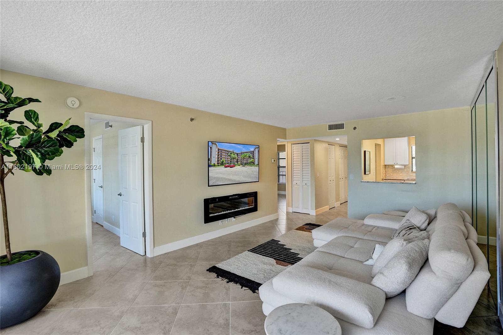 4640 W Lucerne Lakes Blvd W # 203