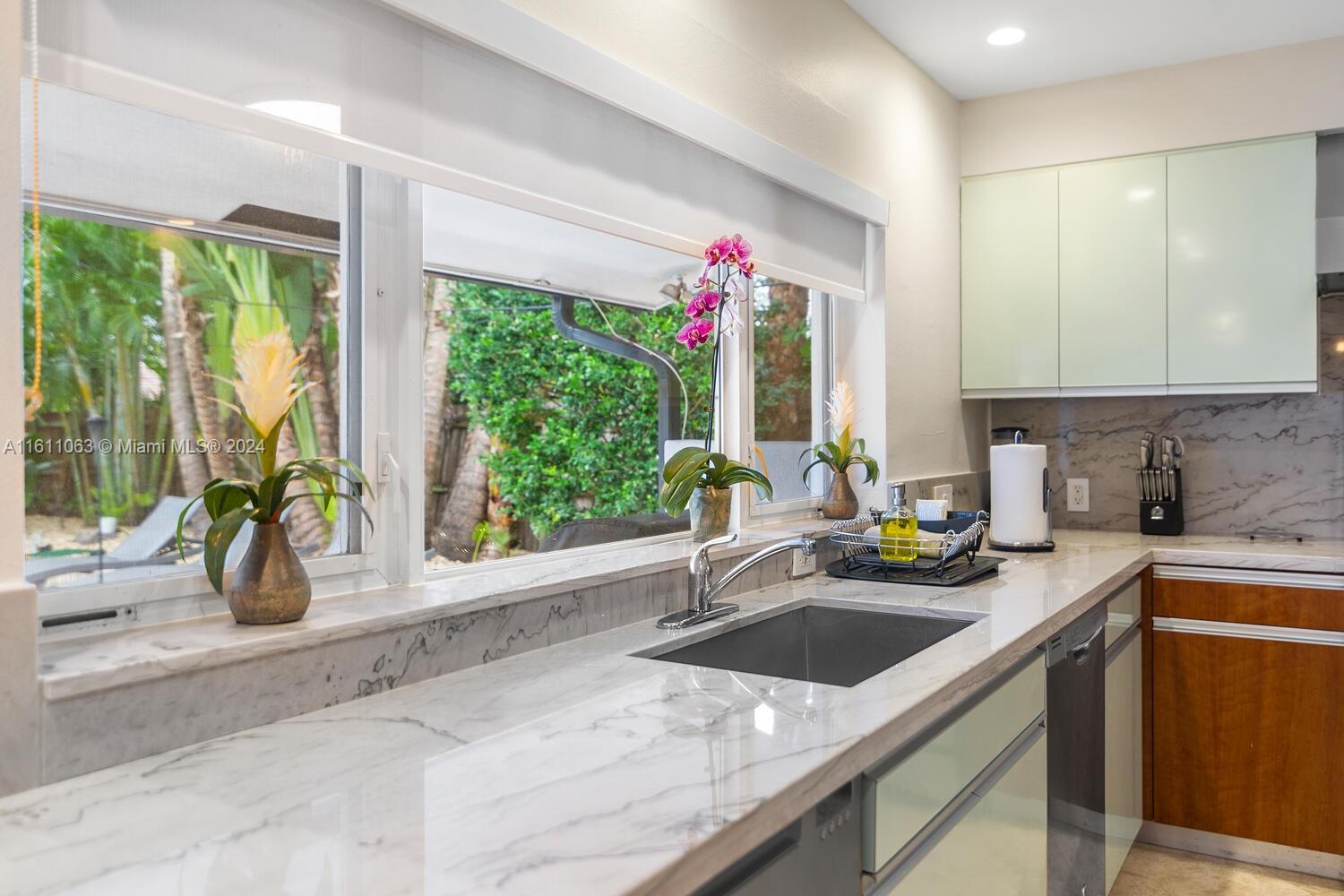 4101 Bayview Dr