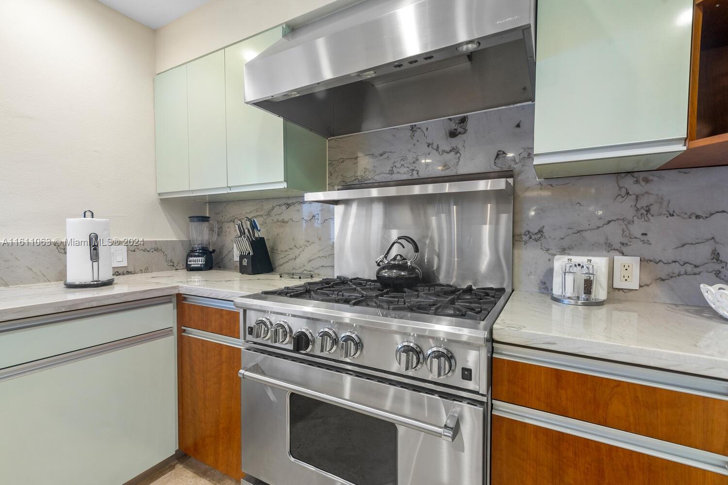 4101 Bayview Dr