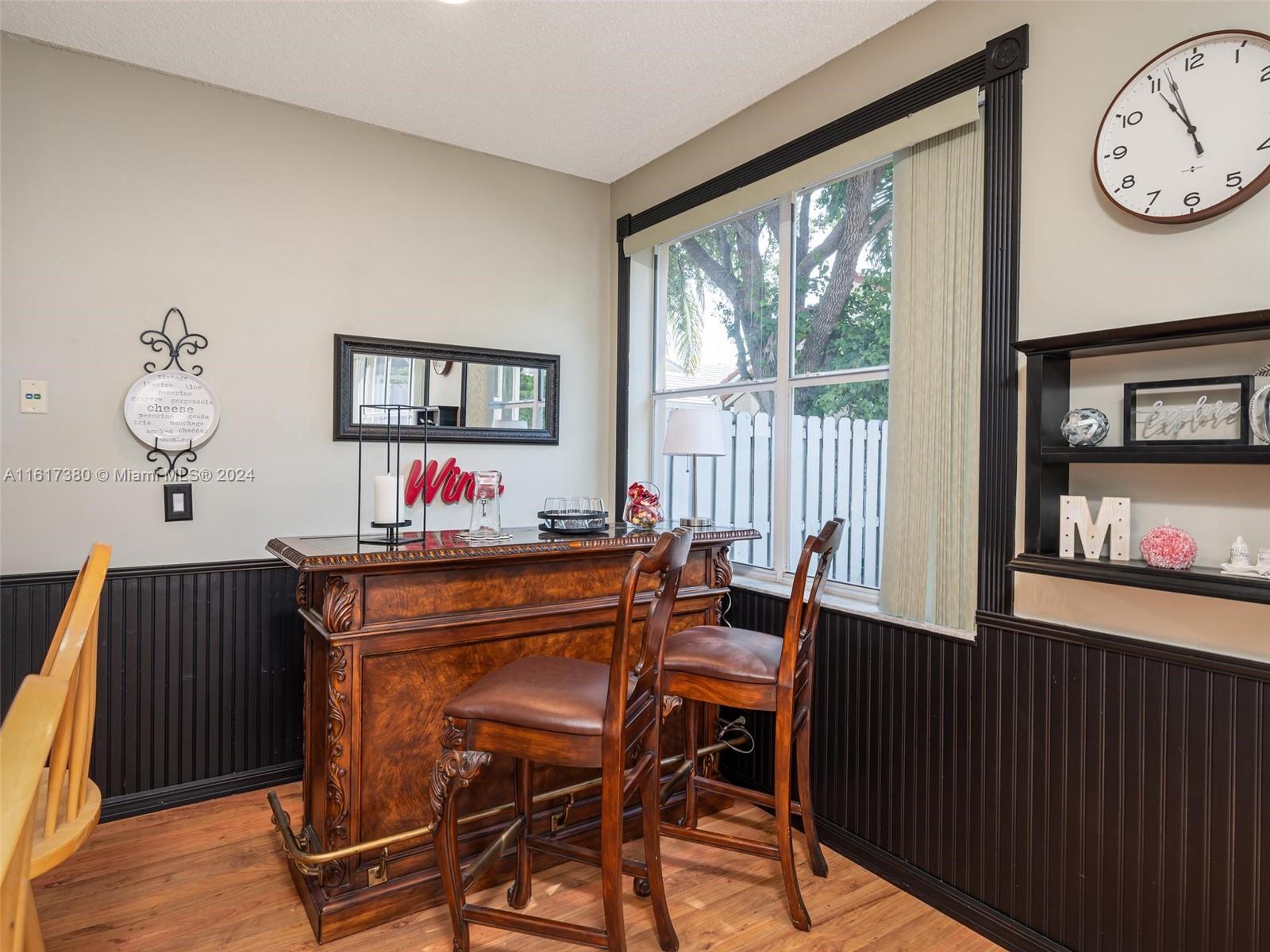 124 W Bayridge Dr