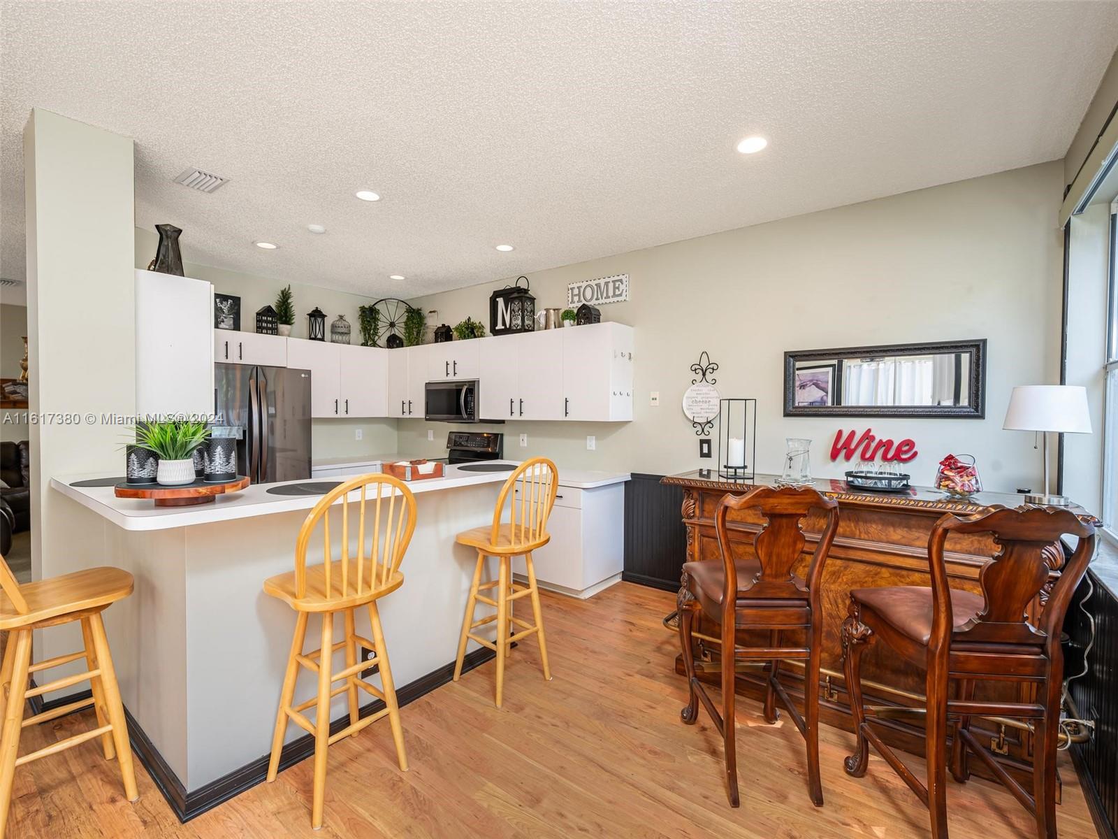 124 W Bayridge Dr