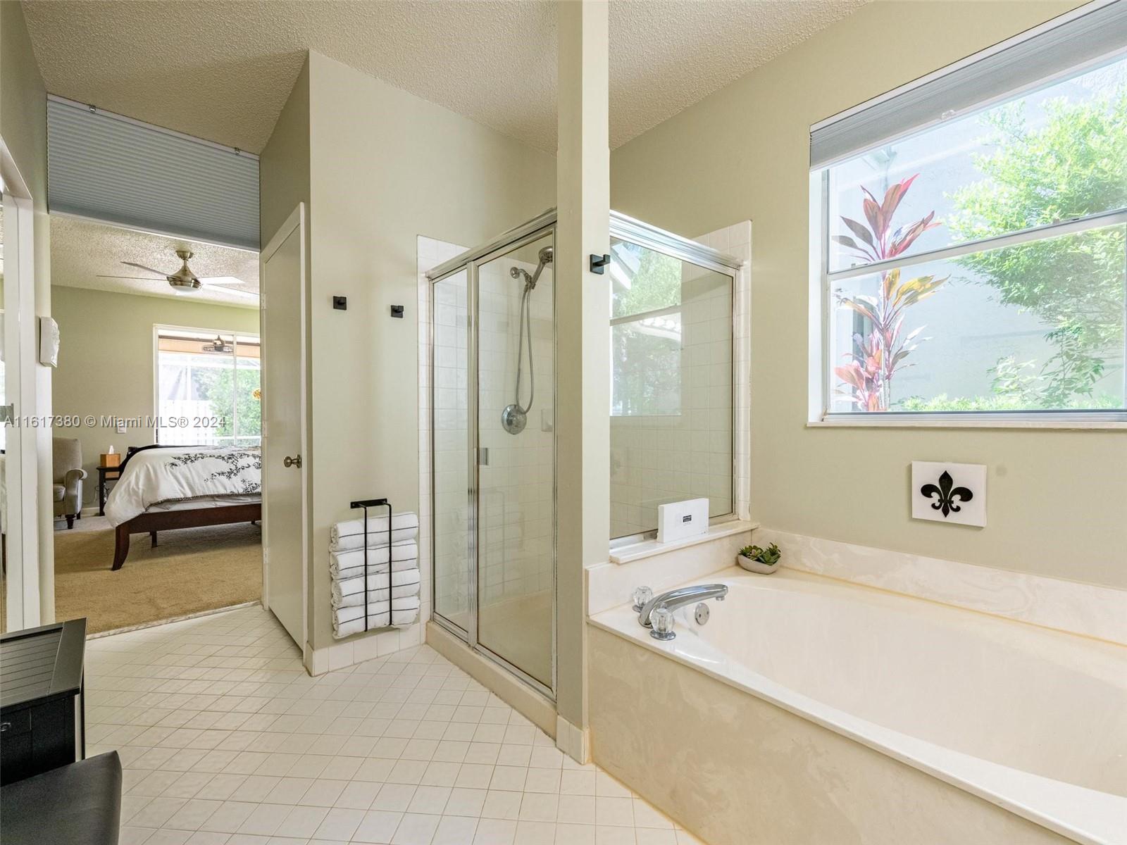 124 W Bayridge Dr