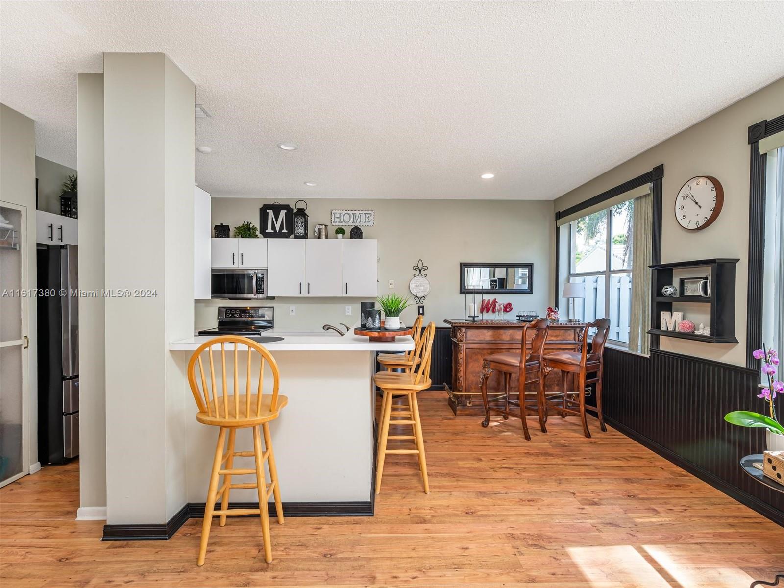 124 W Bayridge Dr