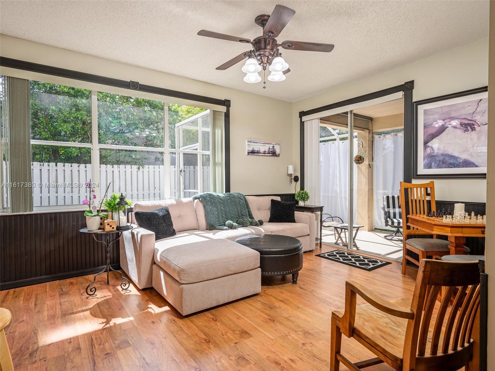 124 W Bayridge Dr