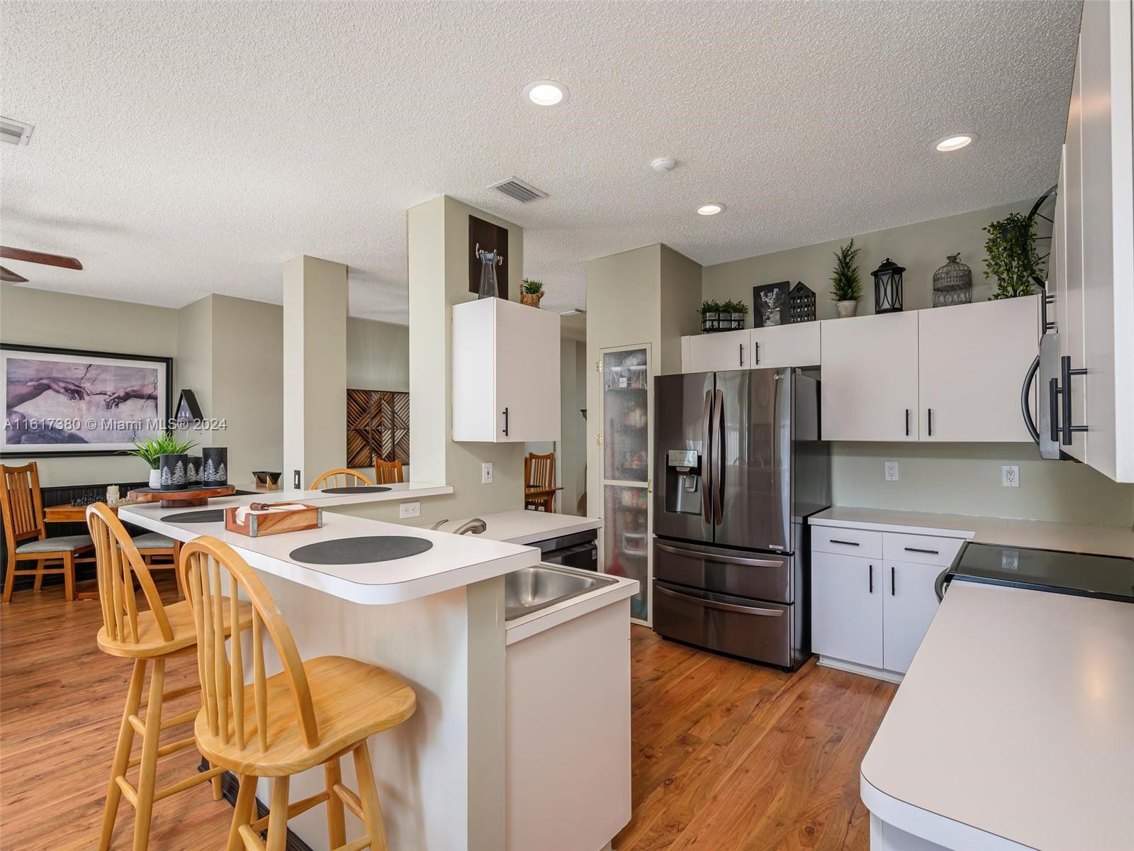 124 W Bayridge Dr