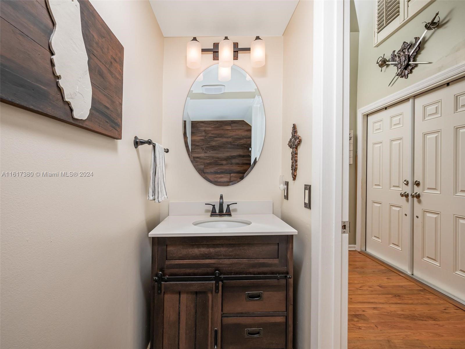 124 W Bayridge Dr