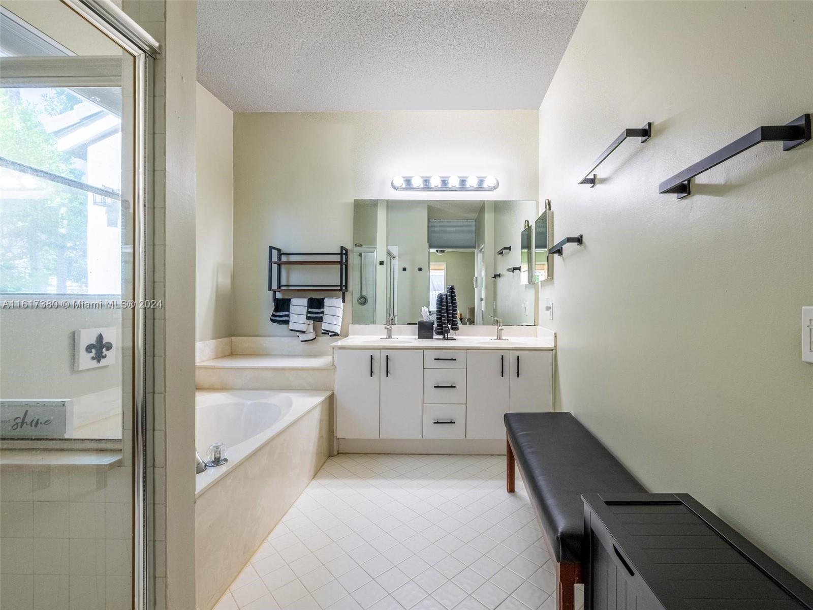 124 W Bayridge Dr