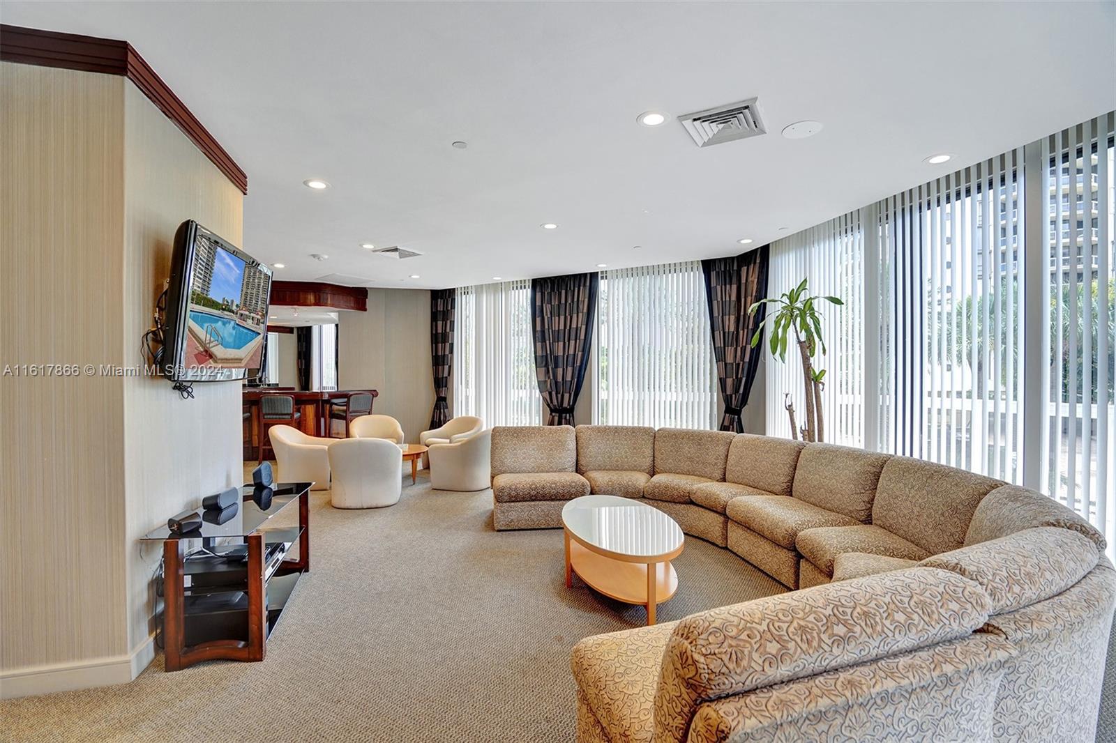 20185 E Country Club Dr # 1502