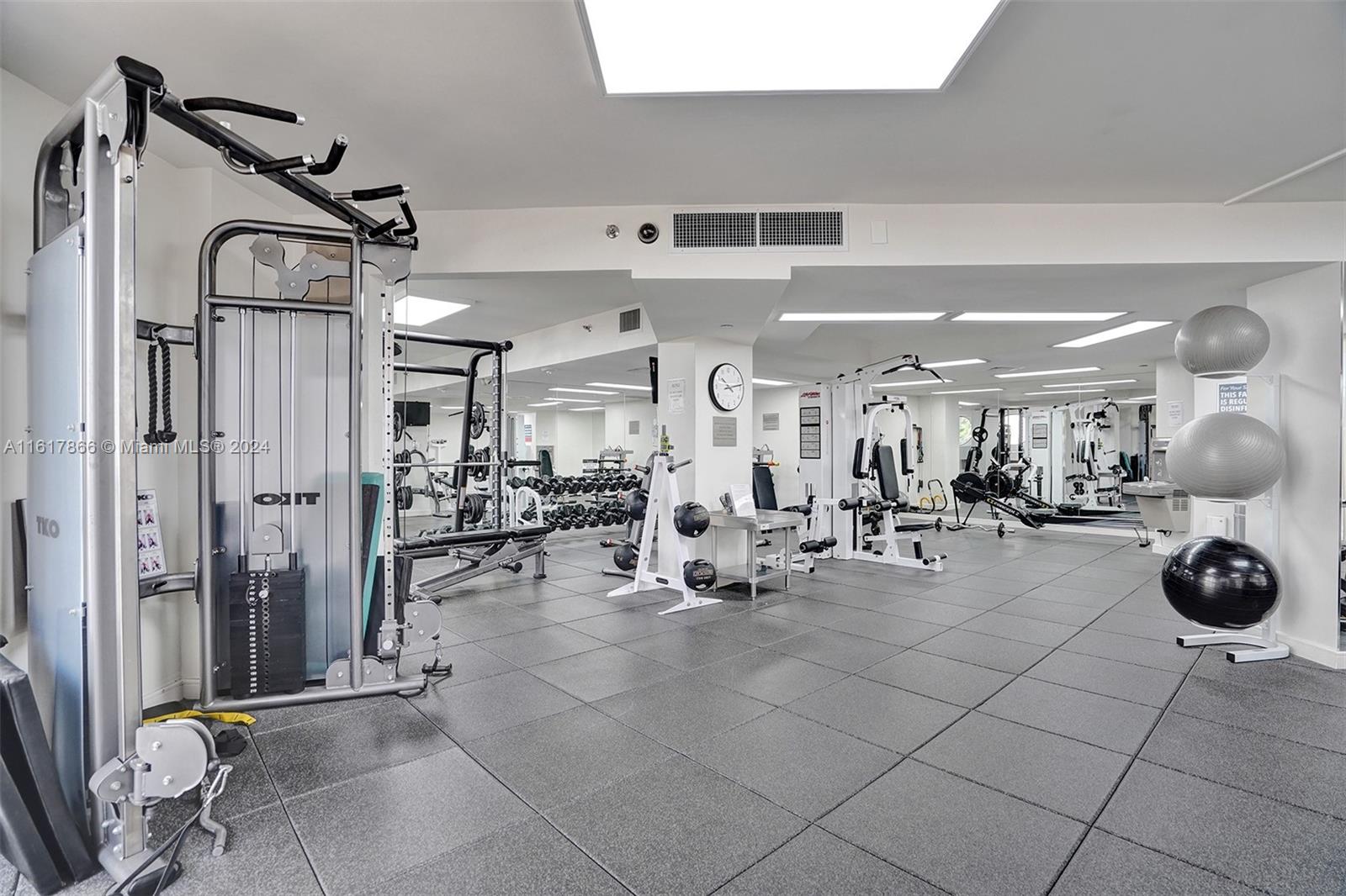 20185 E Country Club Dr # 1502