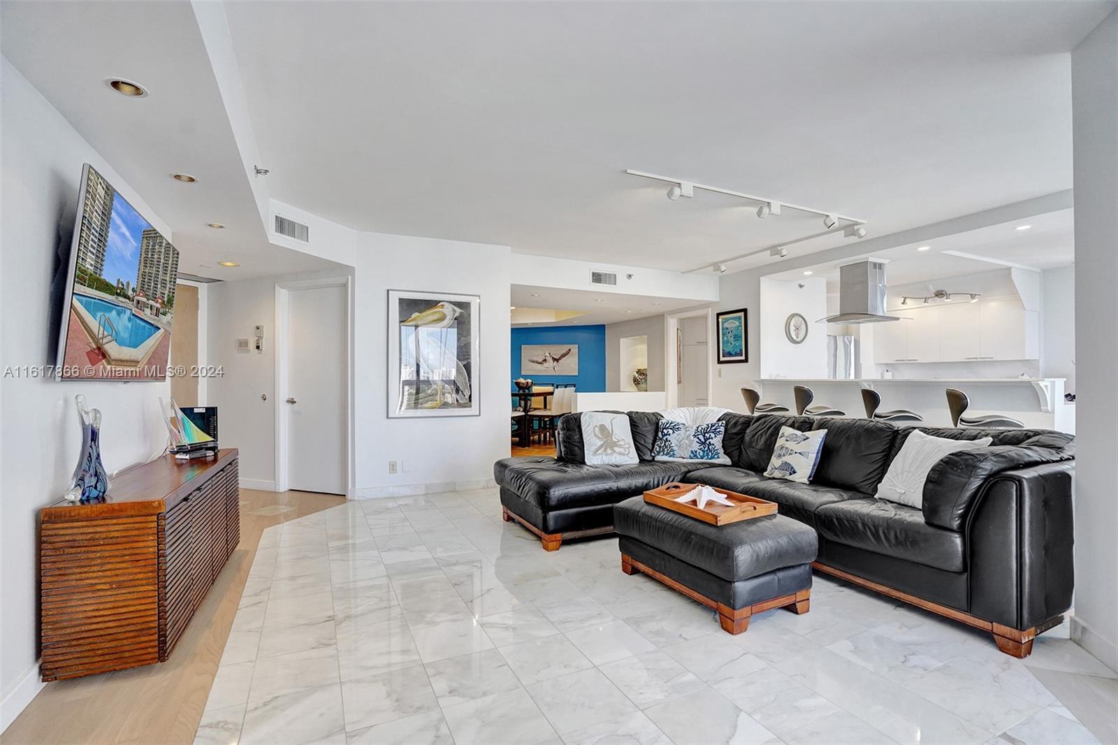20185 E Country Club Dr # 1502