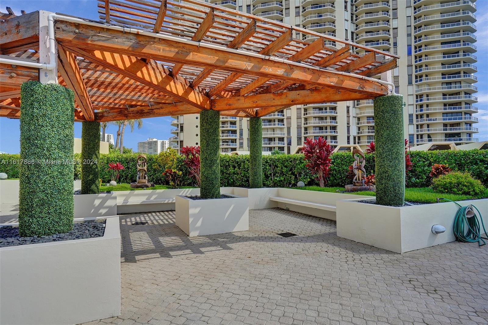 20185 E Country Club Dr # 1502