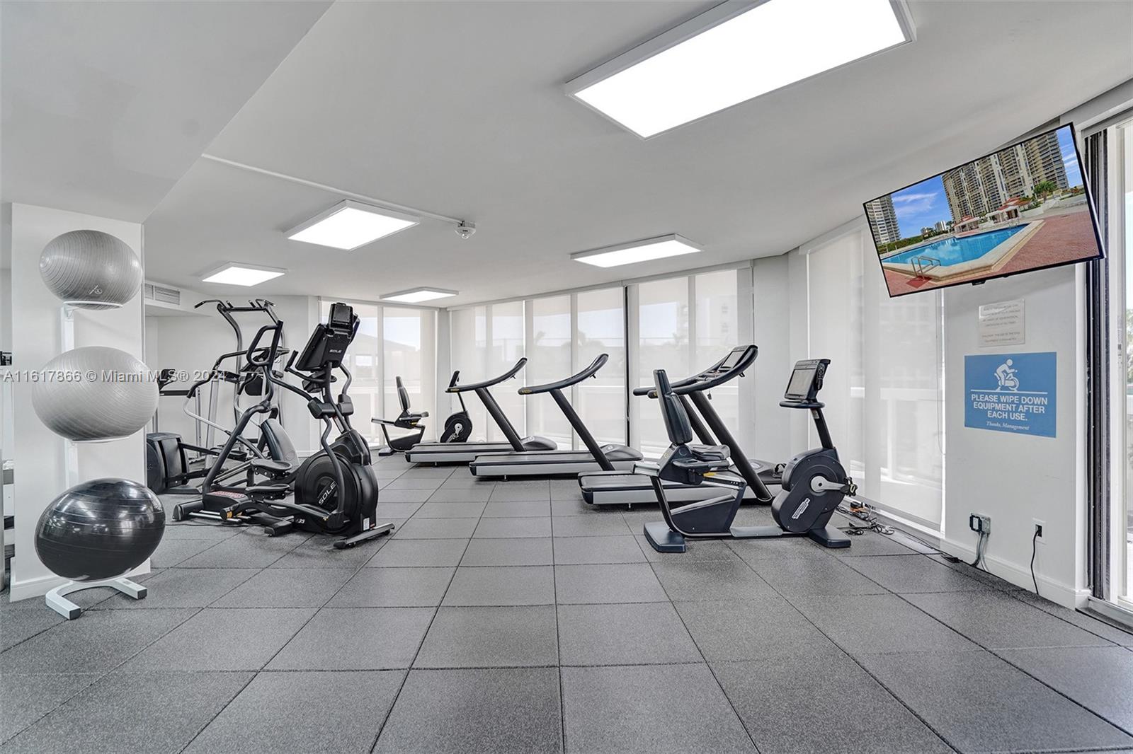 20185 E Country Club Dr # 1502