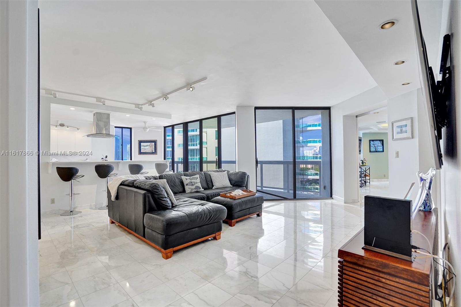 20185 E Country Club Dr # 1502