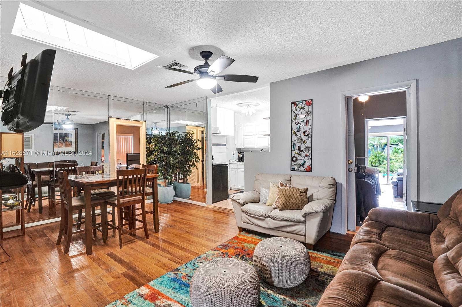 416 SW 11th Ct