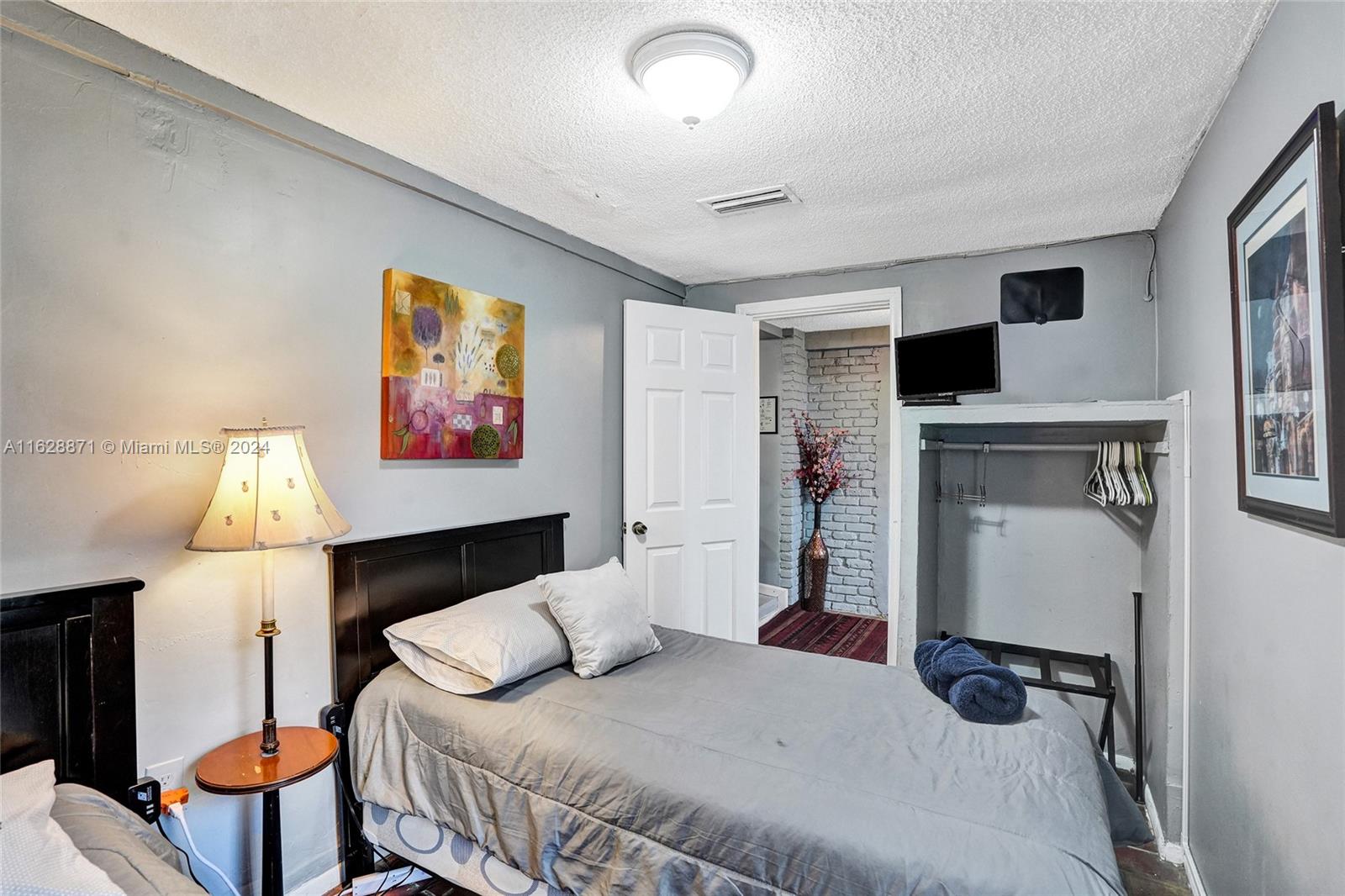 416 SW 11th Ct
