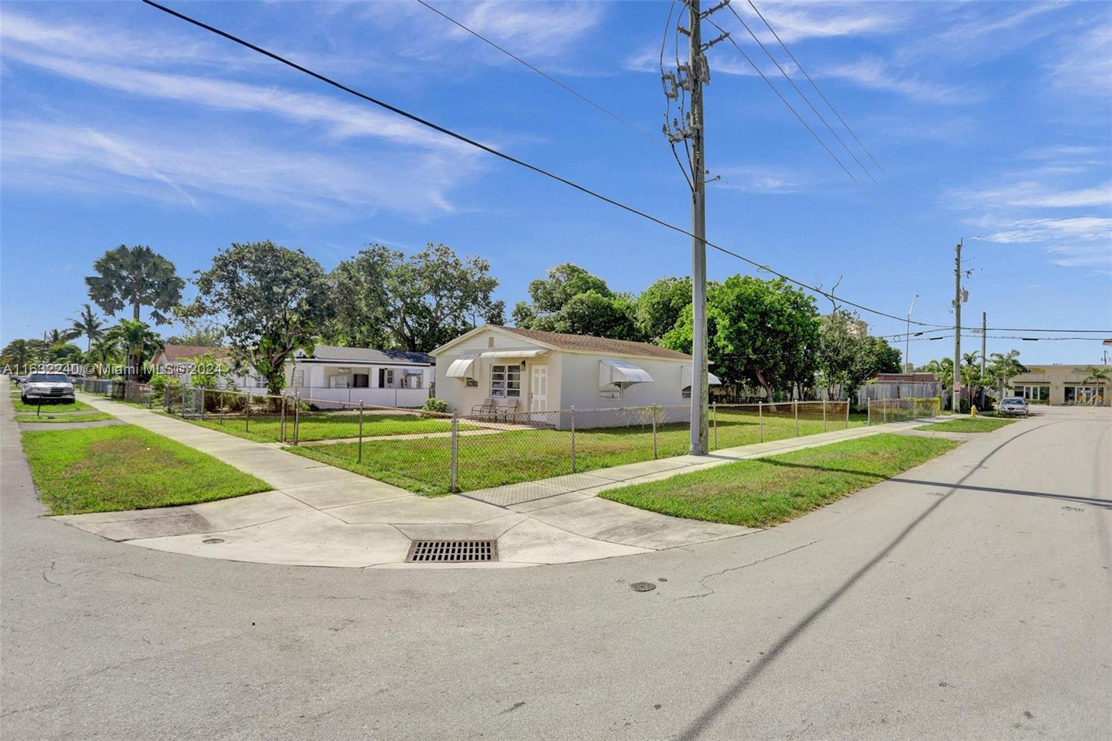 4340 SW 28th St