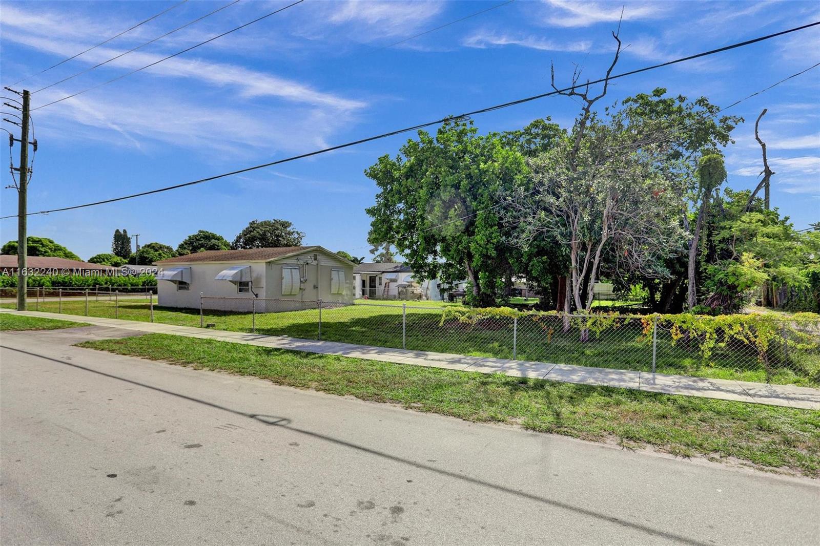 4340 SW 28th St