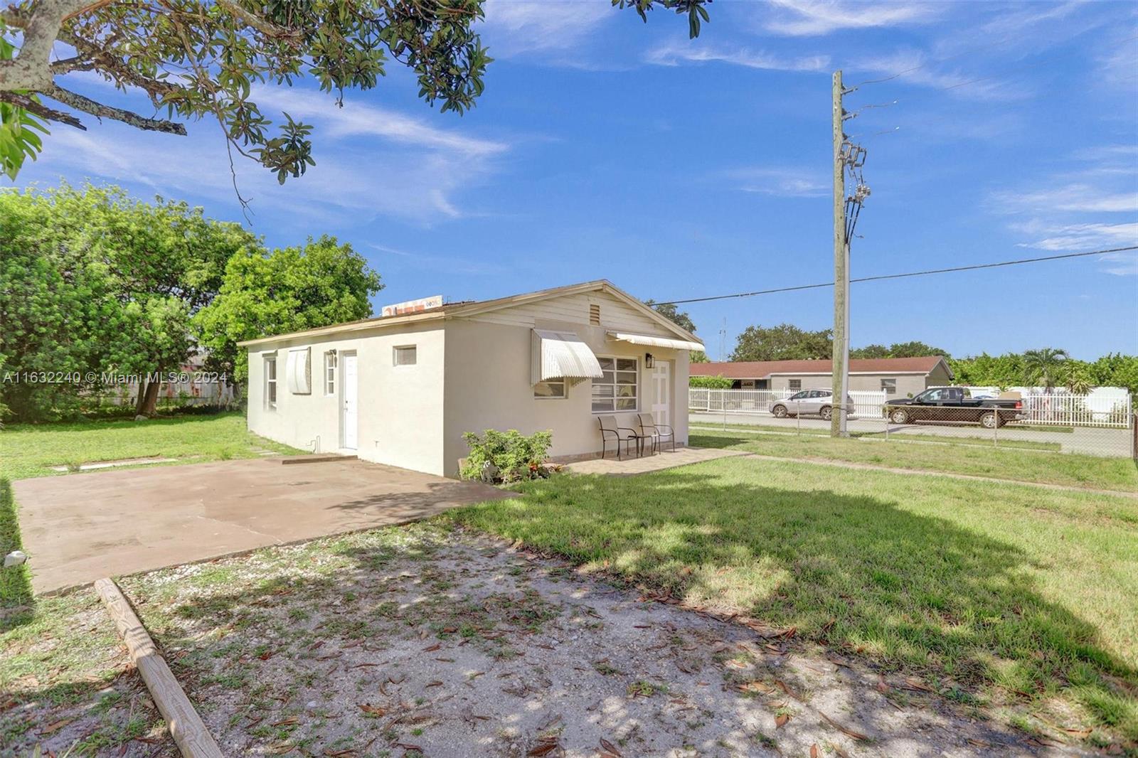 4340 SW 28th St