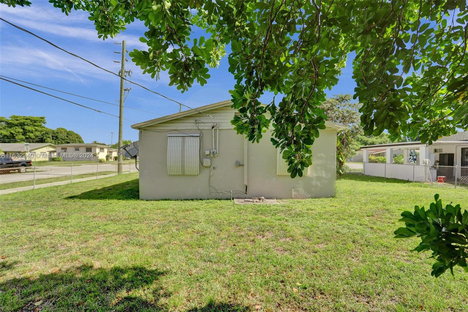 4340 SW 28th St