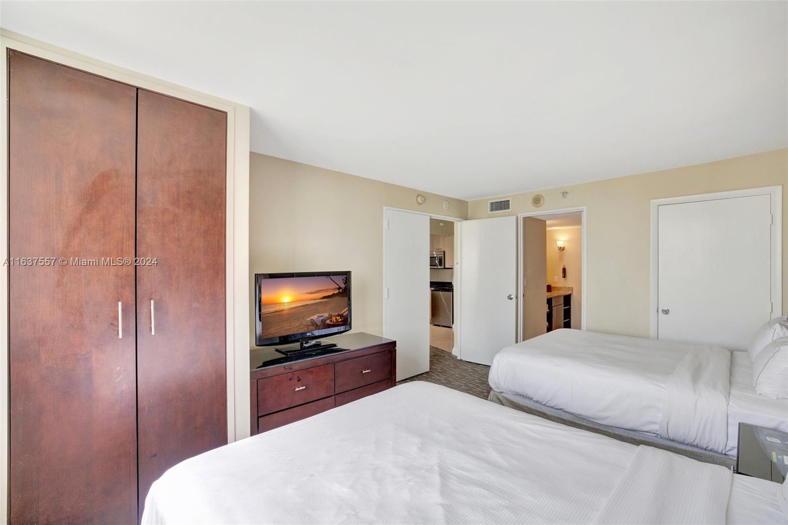 2670 E Sunrise Blvd # 1117