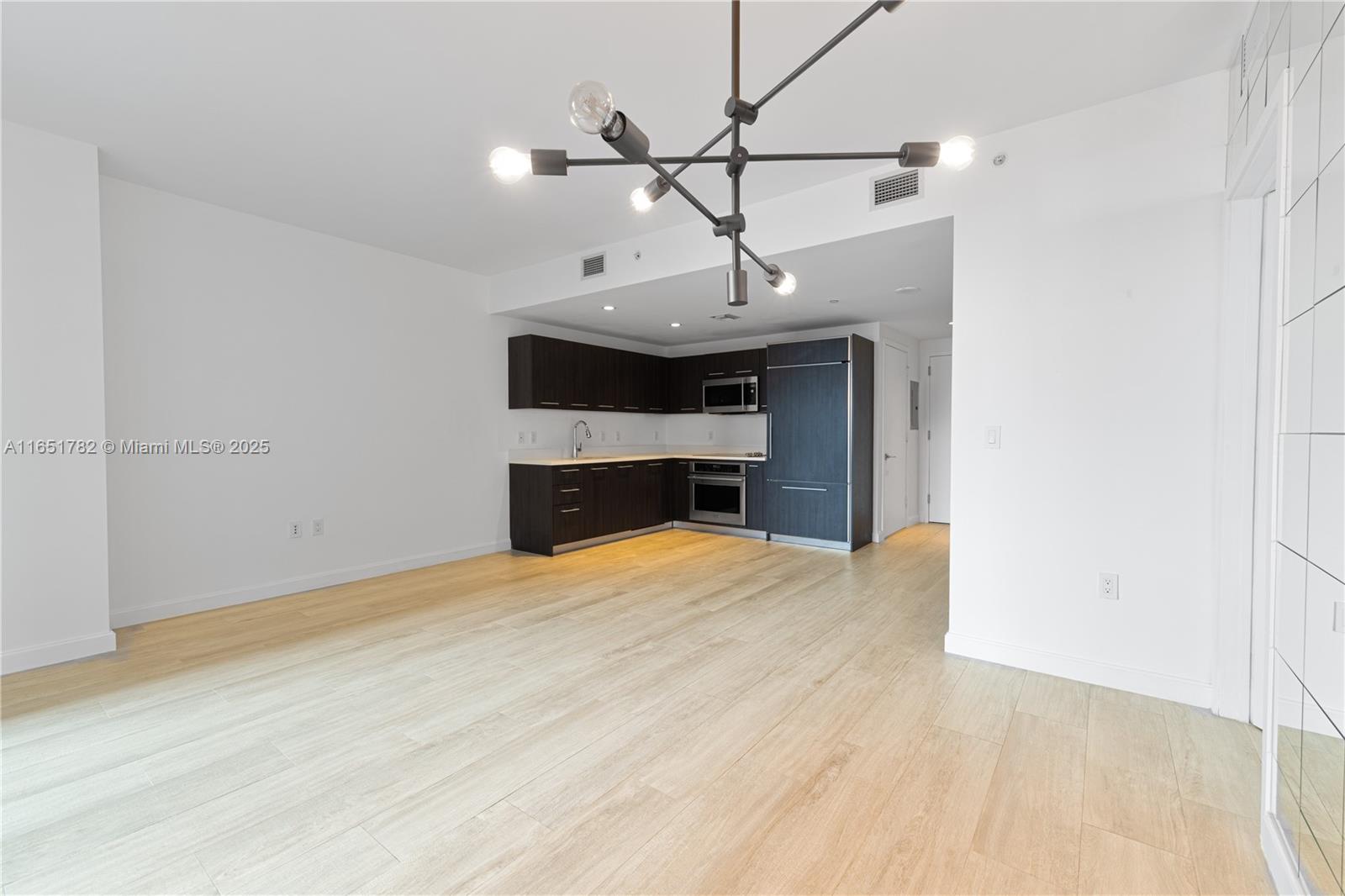 45 SW 9th St # 2202