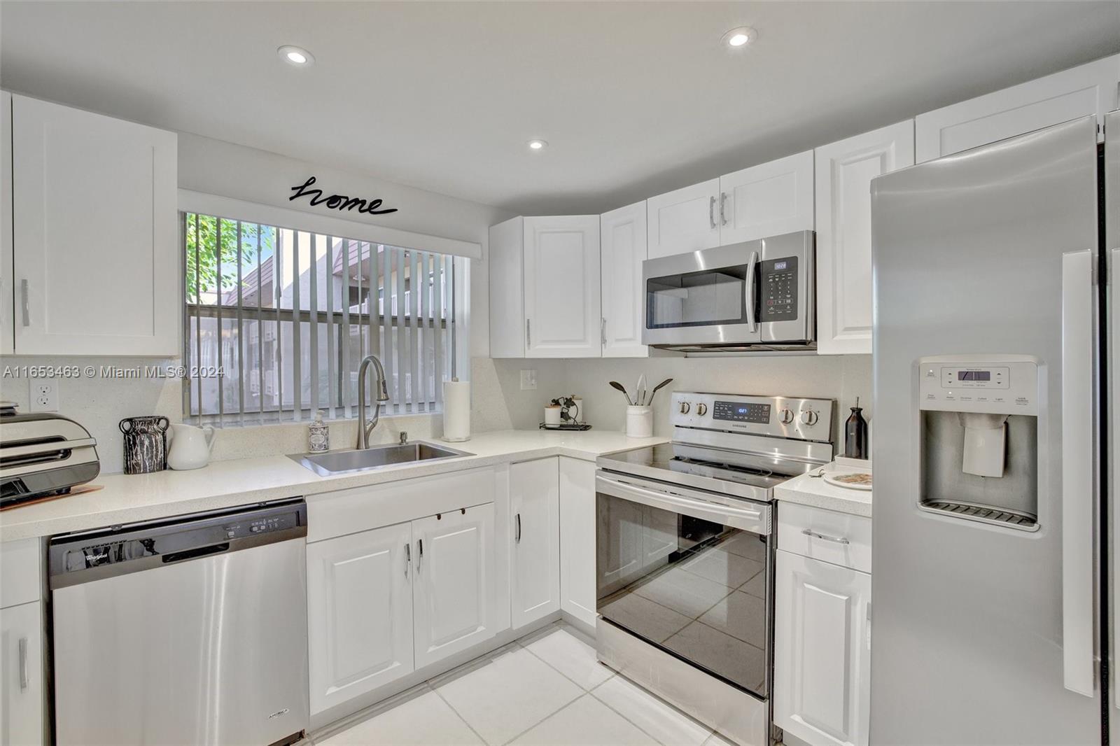 9861 Sunrise Lakes Blvd Unit: 206
