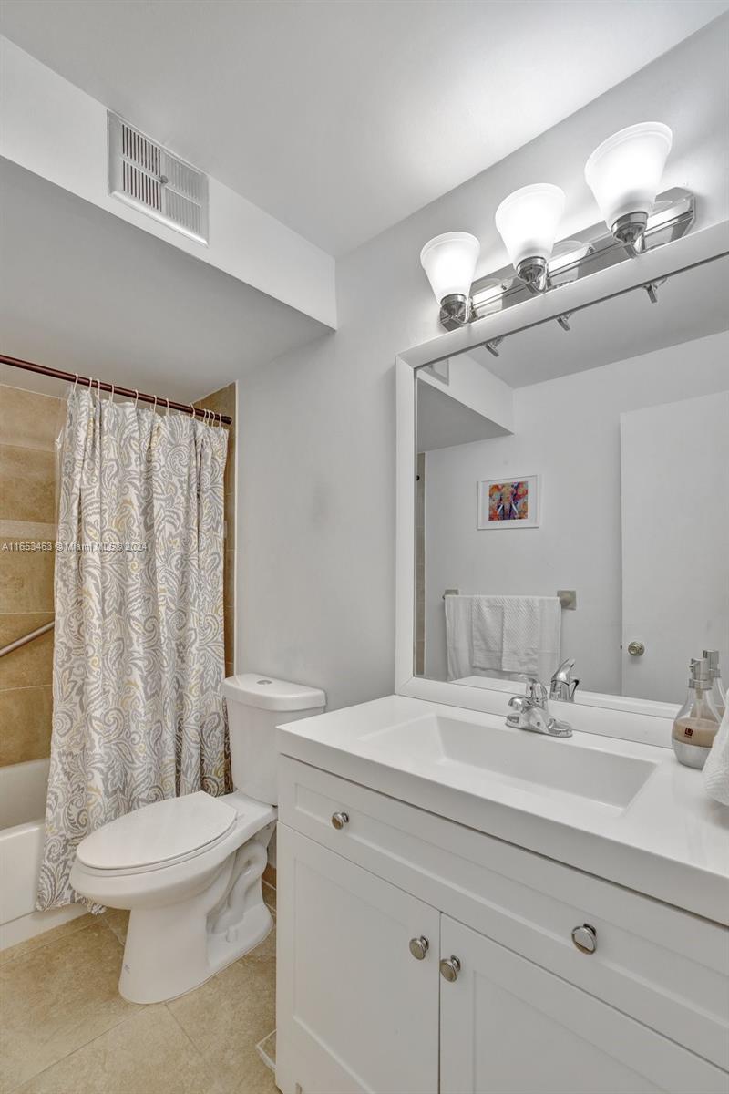 9861 Sunrise Lakes Blvd Unit: 206