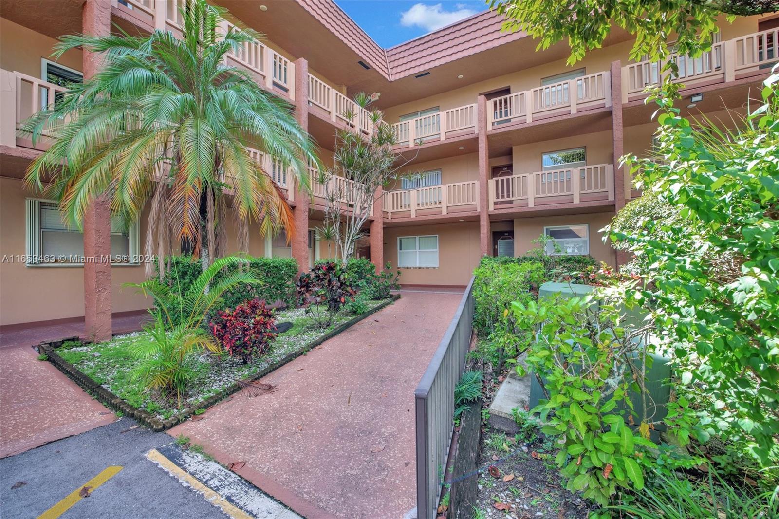 9861 Sunrise Lakes Blvd Unit: 206