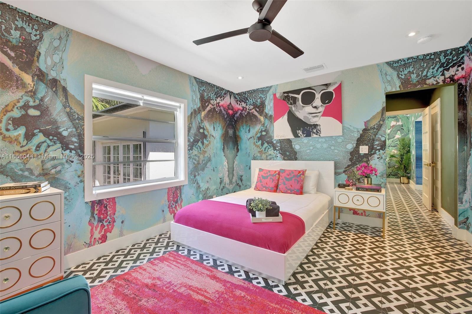 2709 Center Ave