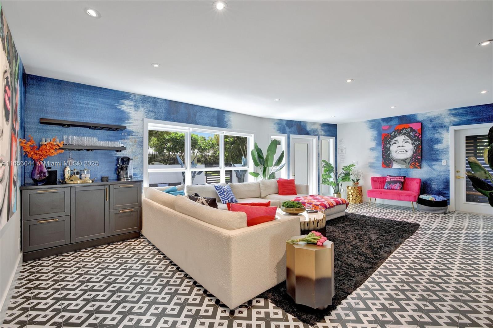 2709 Center Ave