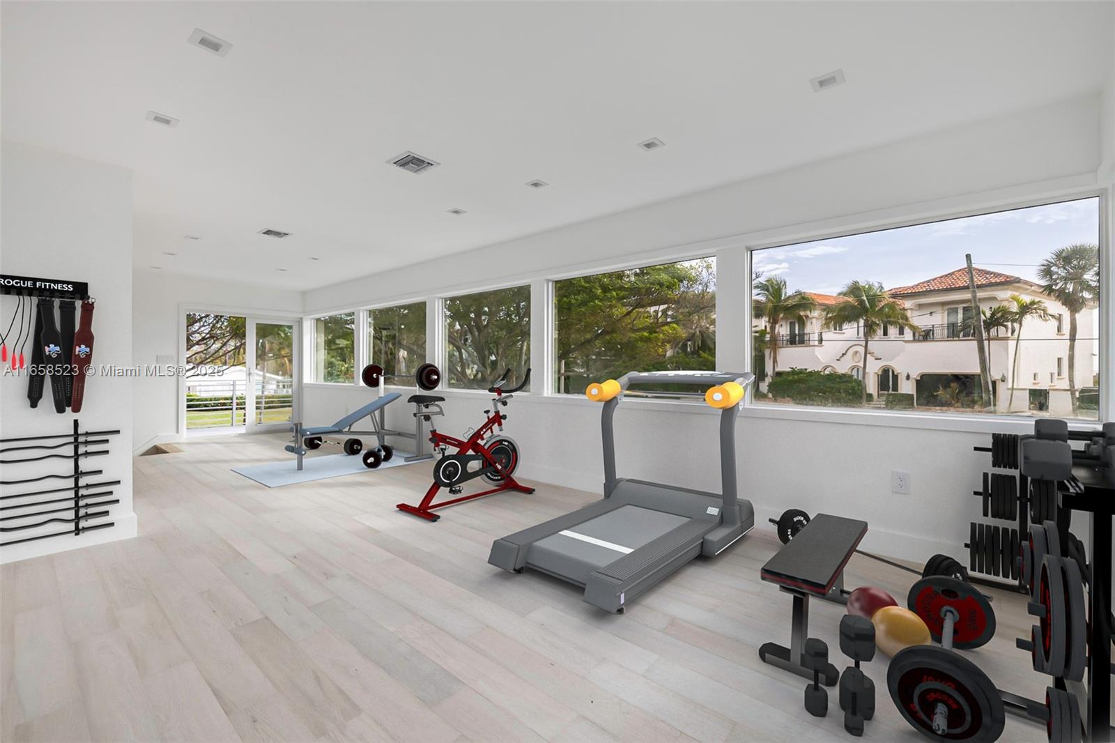 1903 Bay Dr