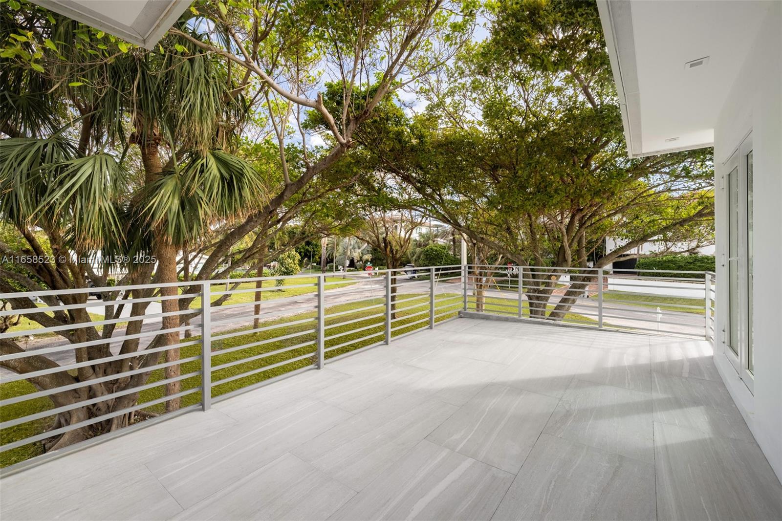 1903 Bay Dr