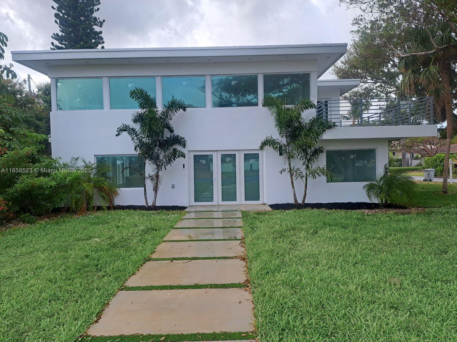 1903 Bay Dr