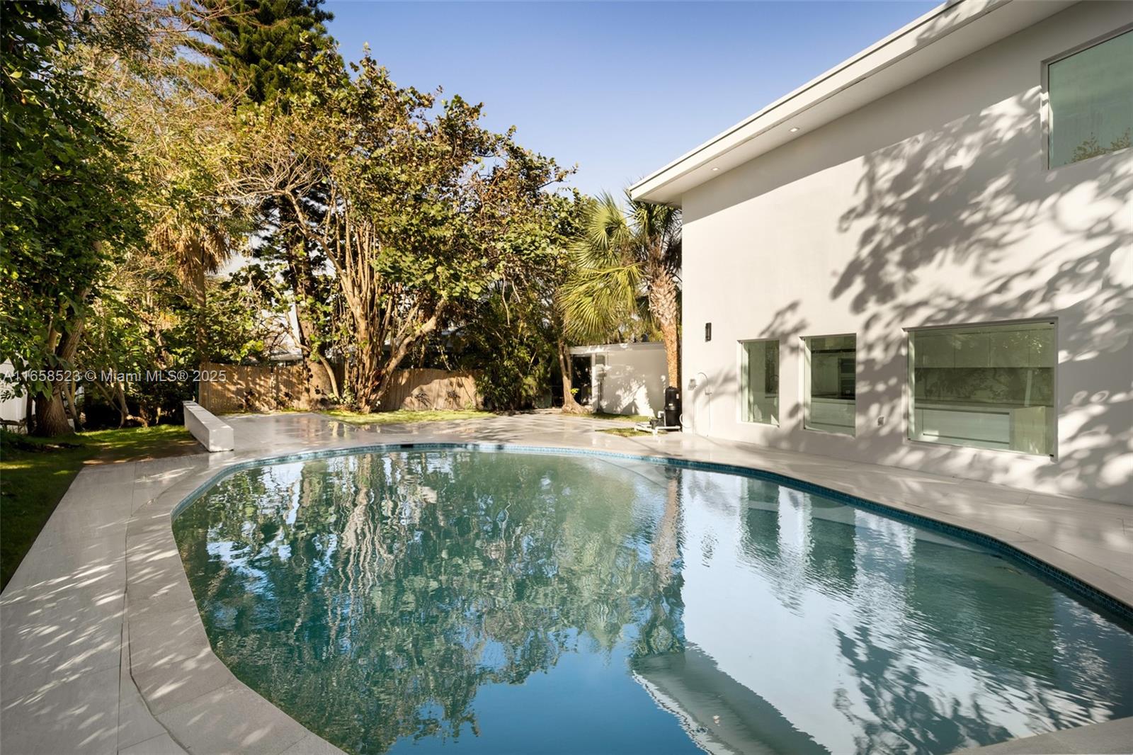 1903 Bay Dr