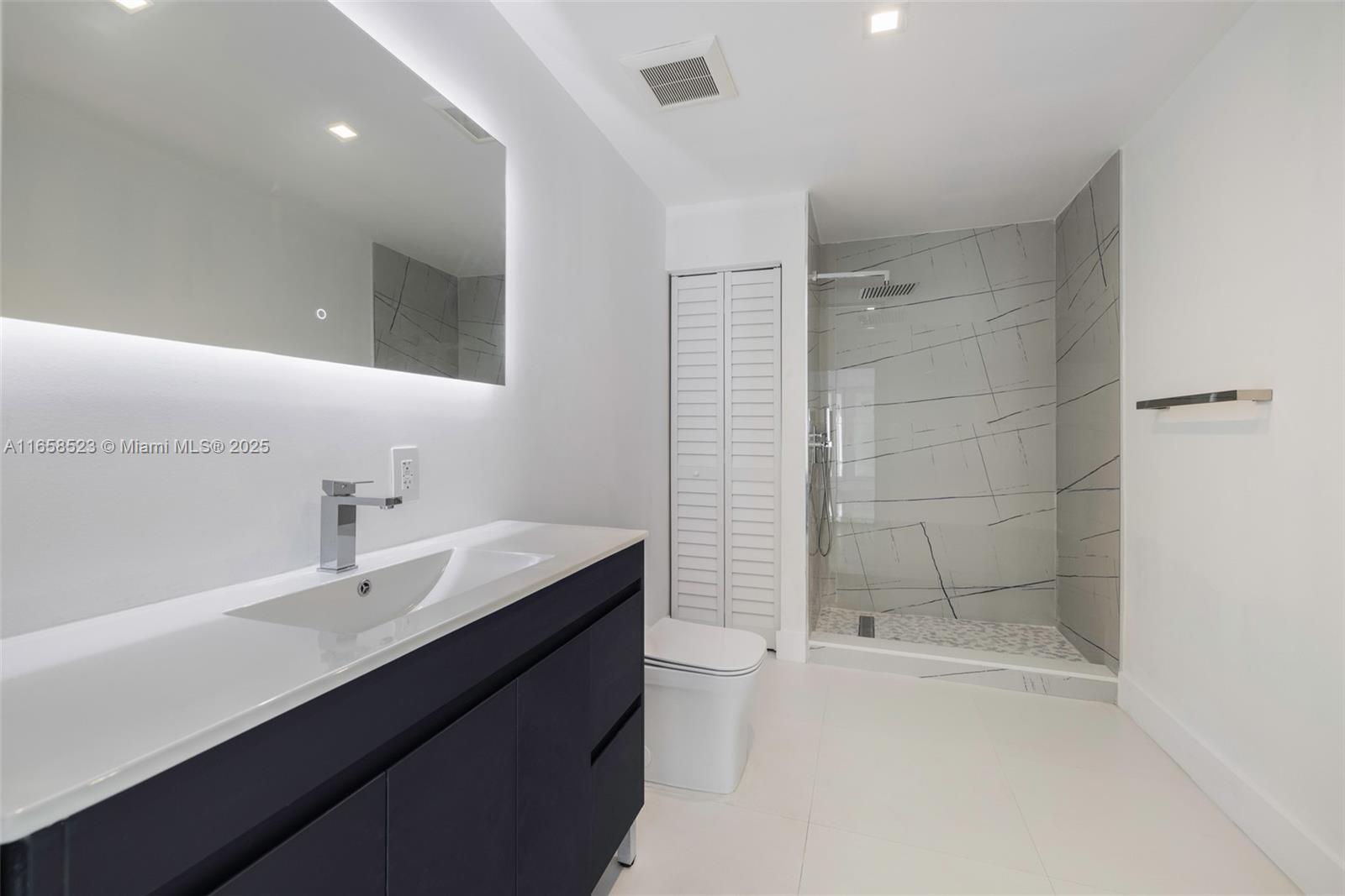 1903 Bay Dr