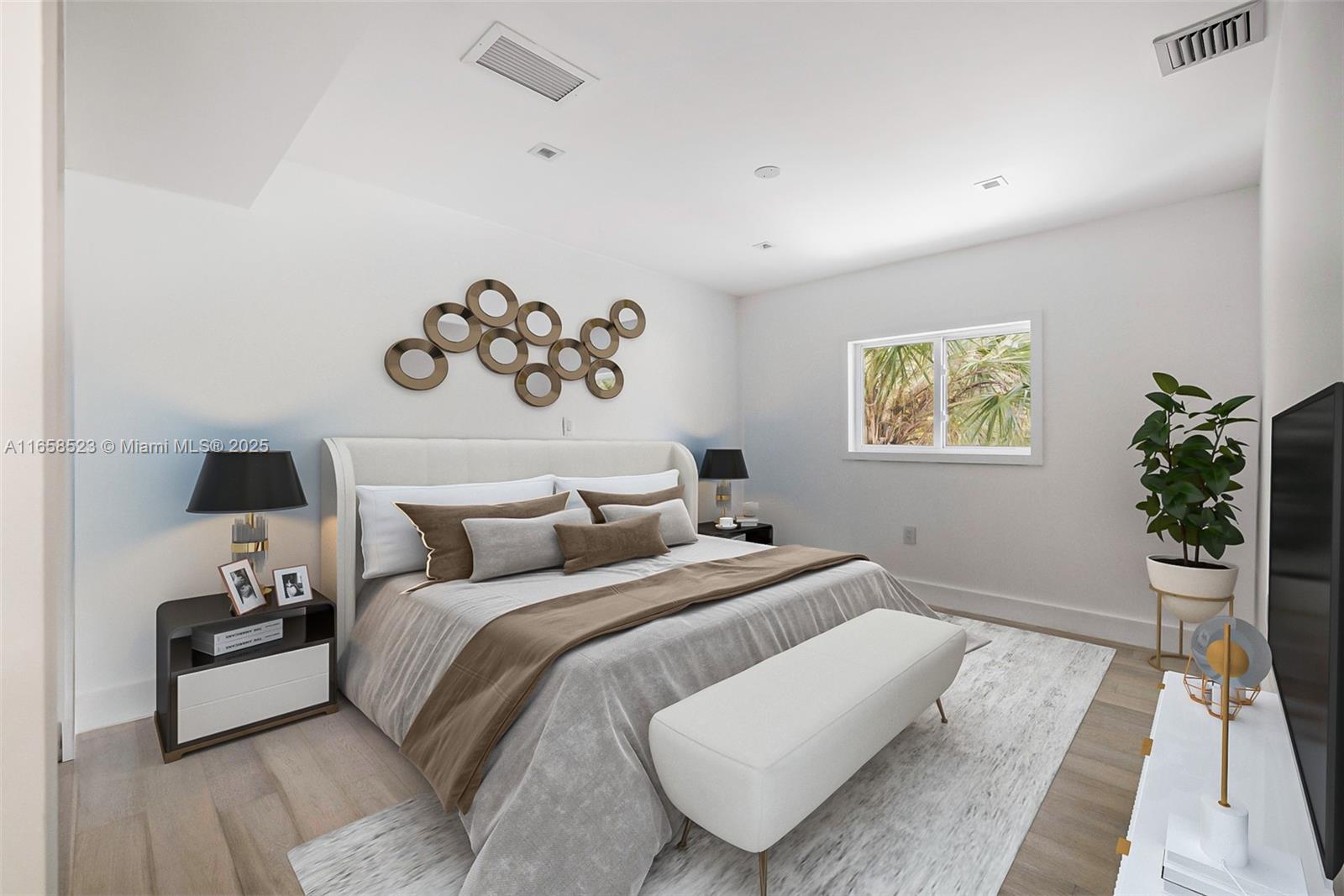 1903 Bay Dr