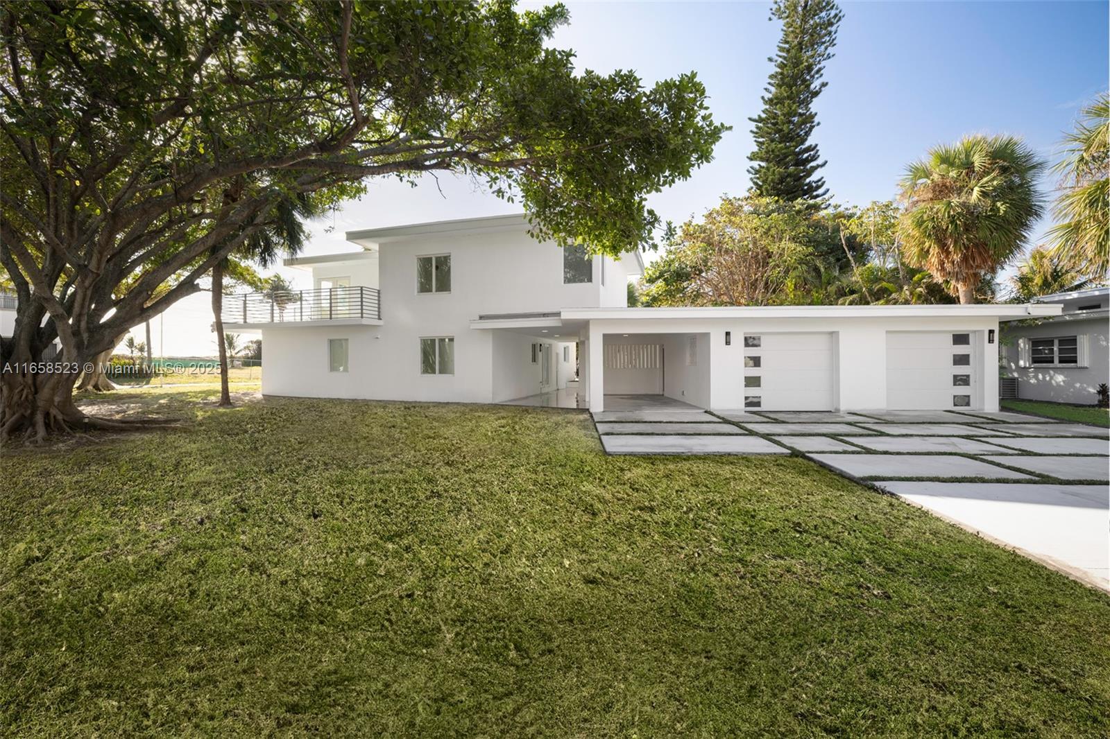 1903 Bay Dr