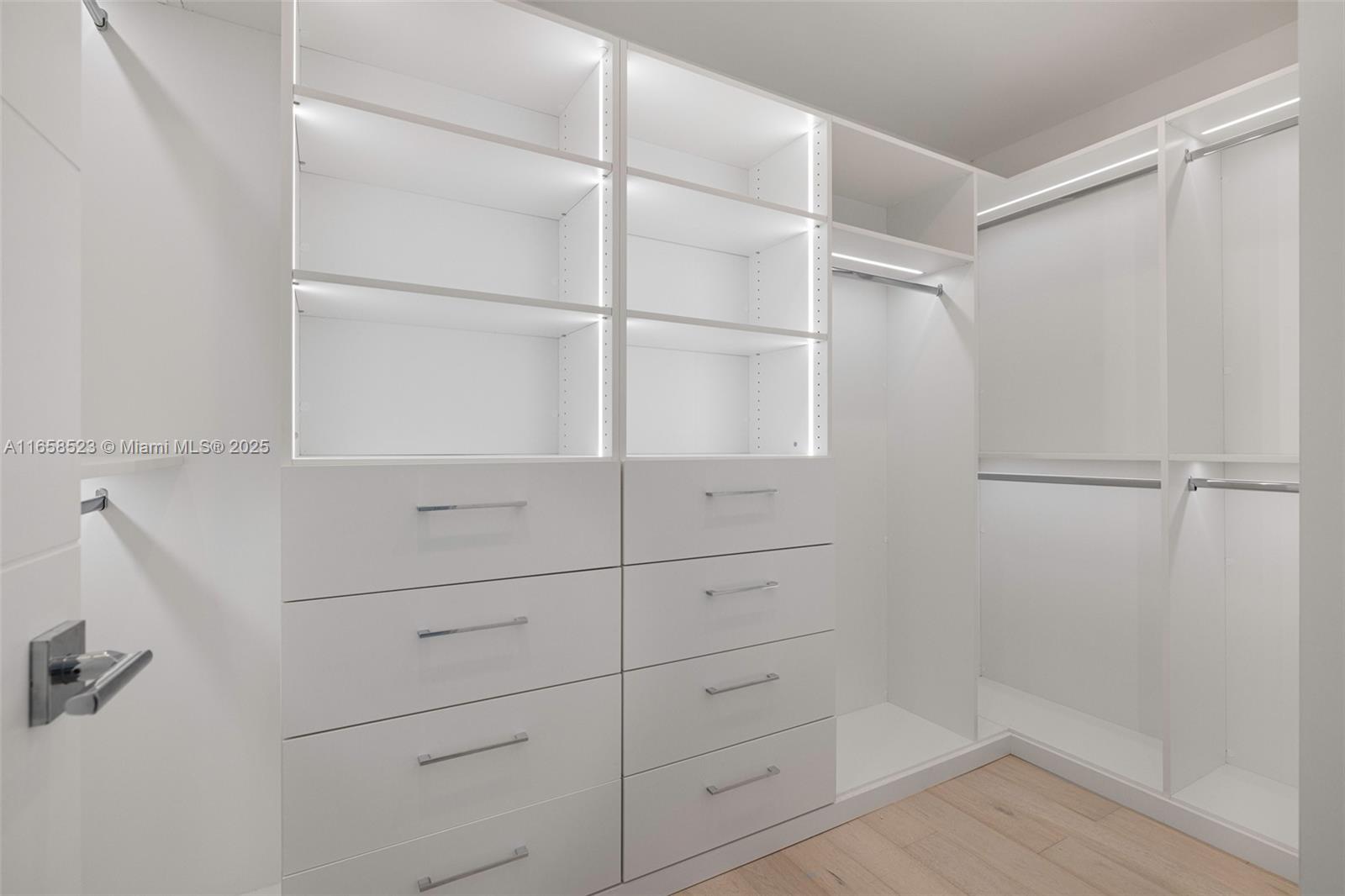 1903 Bay Dr