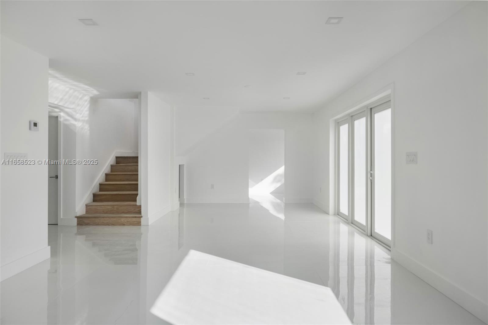 1903 Bay Dr
