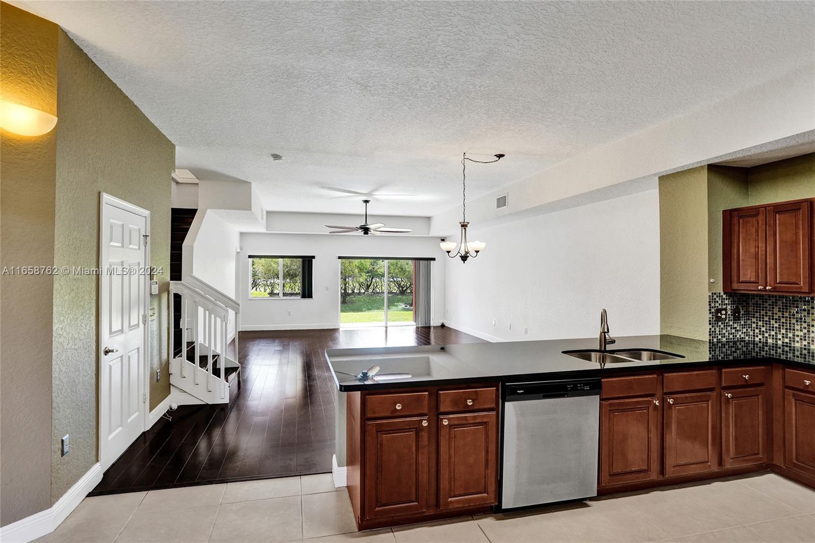 7400 Palomino Dr # 5 Unit: 517-5