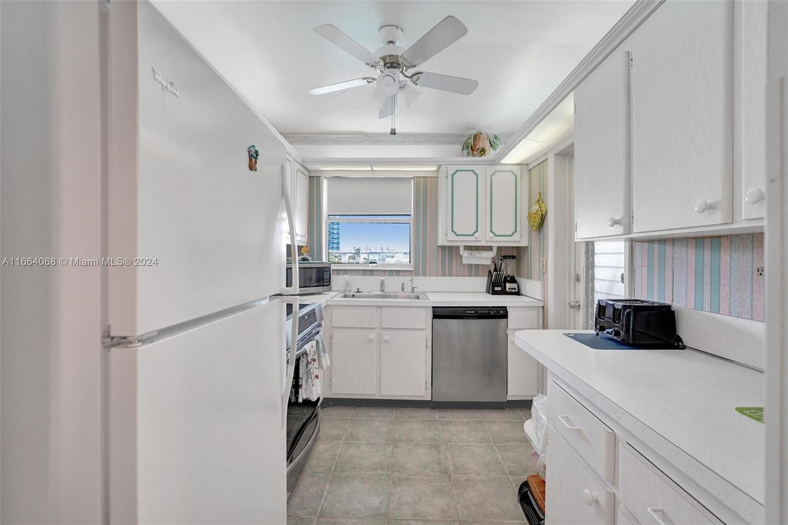 300 Golden Isles Dr # 315