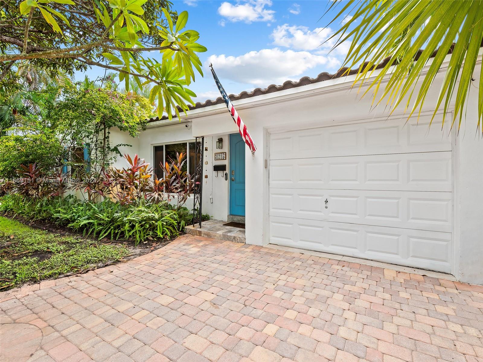 1215 NE 17th Way