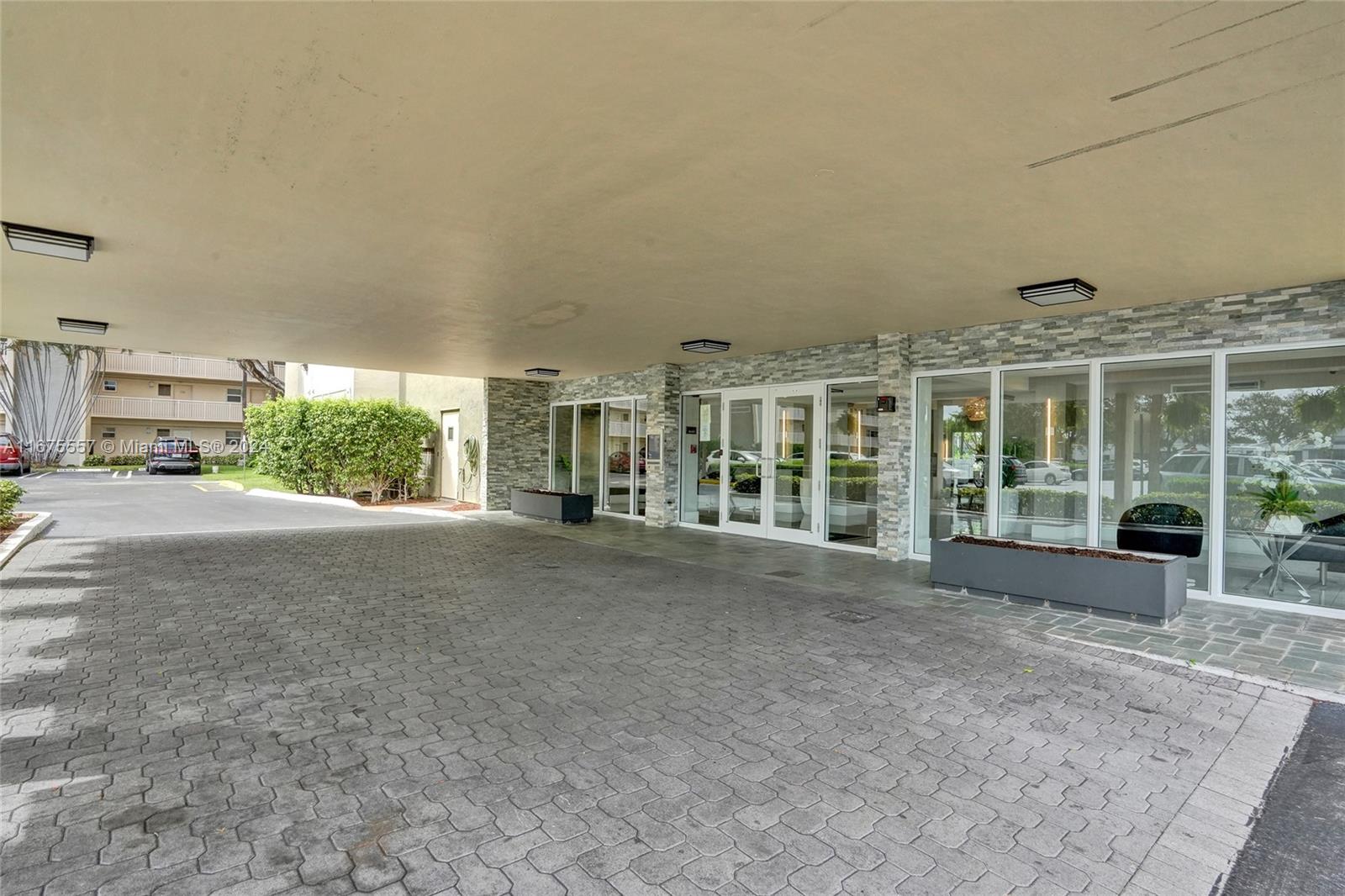 801 S Federal Hwy Unit: PH5