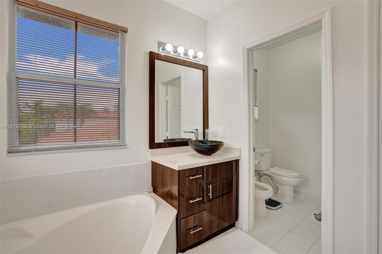 8040 NW 156th Ter