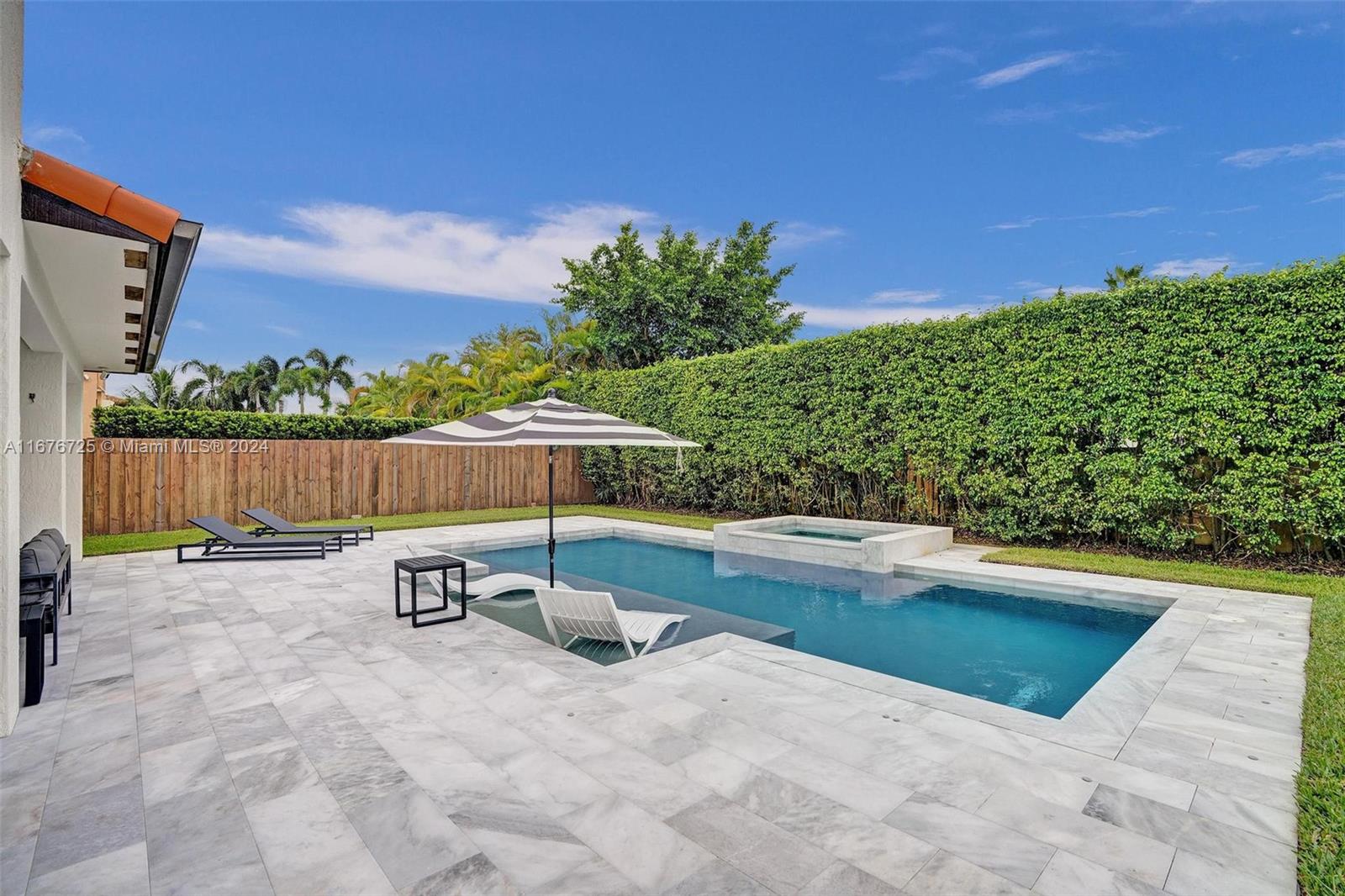 8040 NW 156th Ter