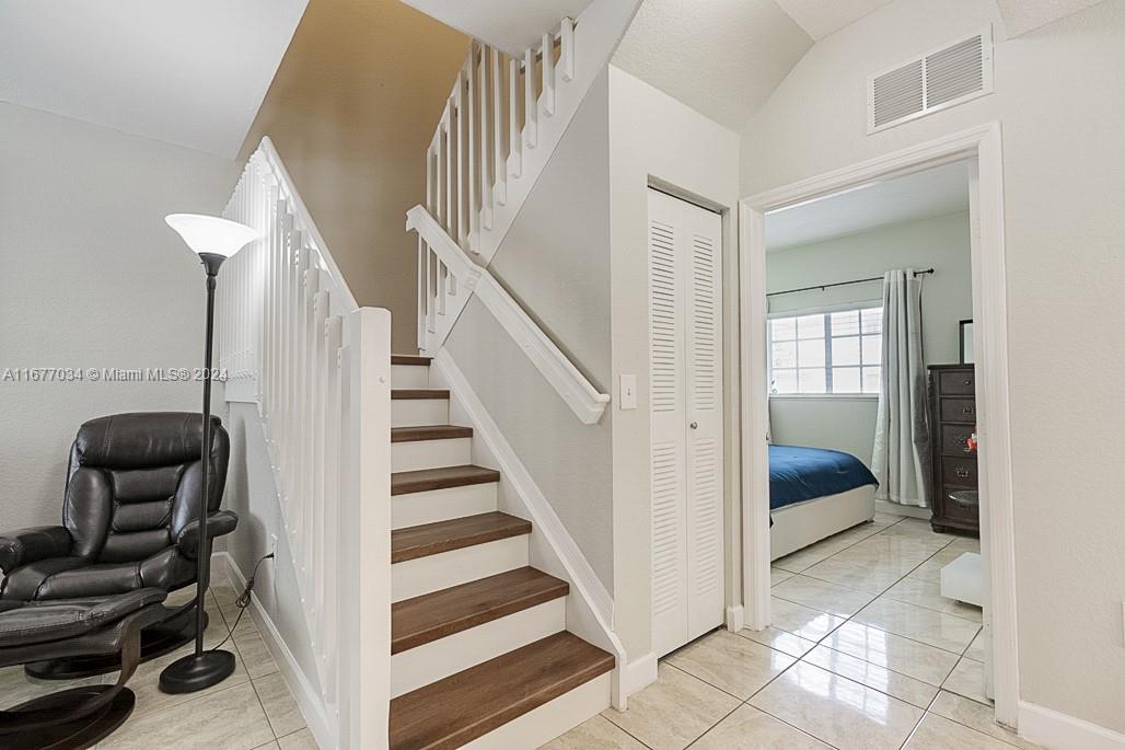 305 NW 19th St