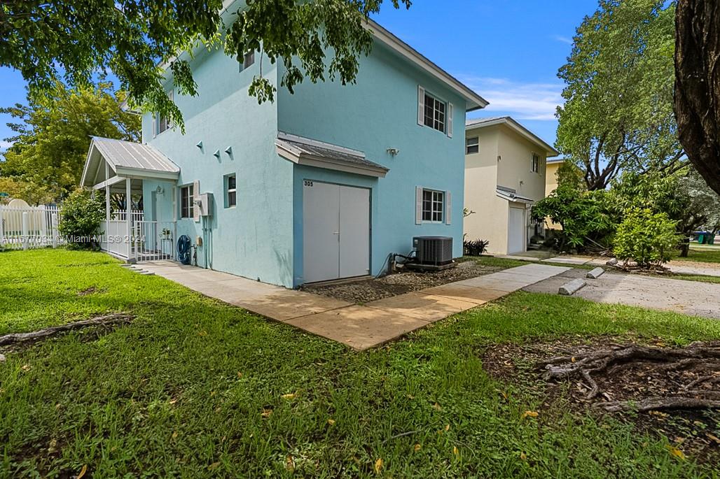 305 NW 19th St