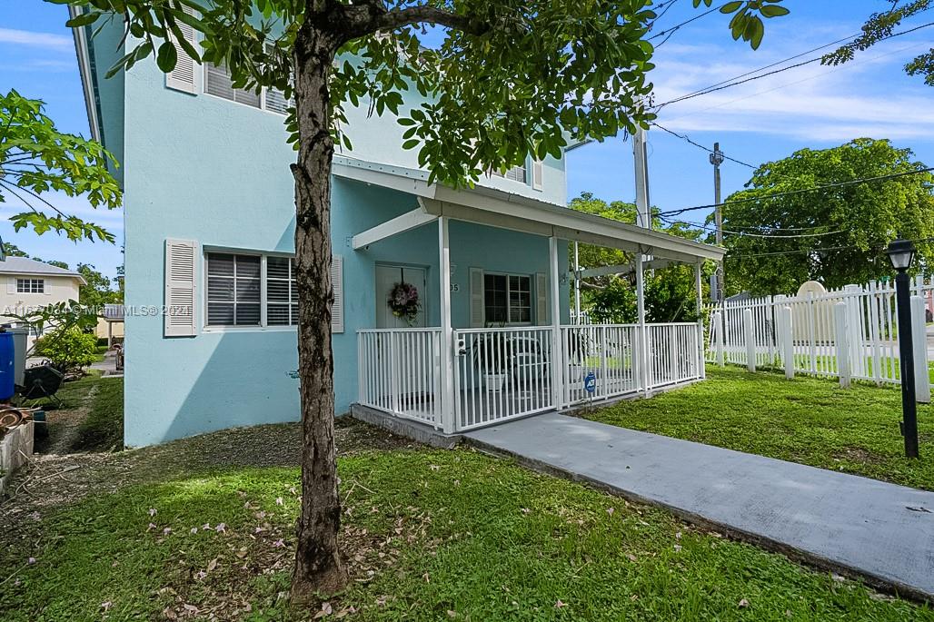 305 NW 19th St