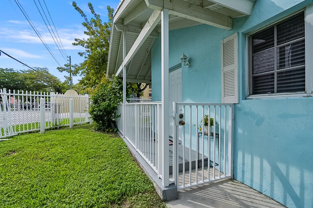 305 NW 19th St