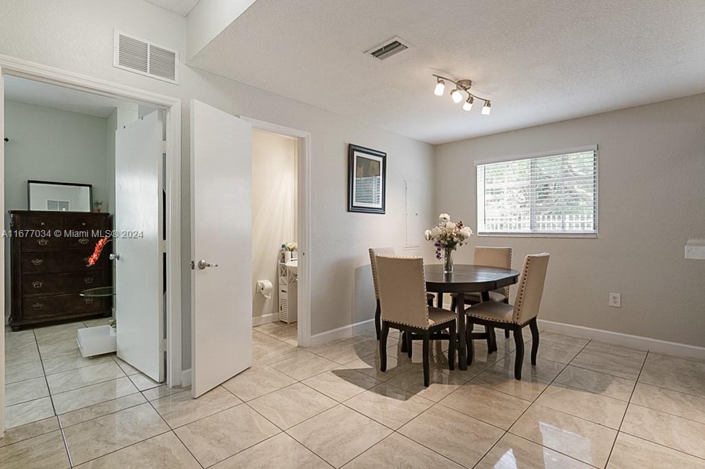 305 NW 19th St
